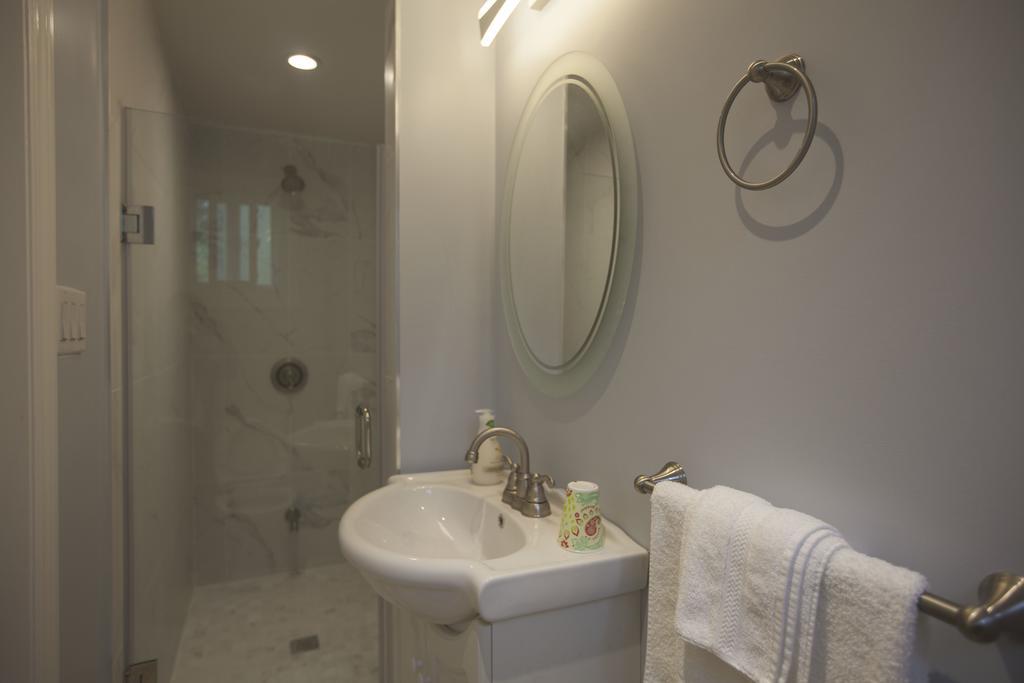 多伦多邓肯公园民宿 Toronto Duncan Park Guesthouse Ngoại thất bức ảnh